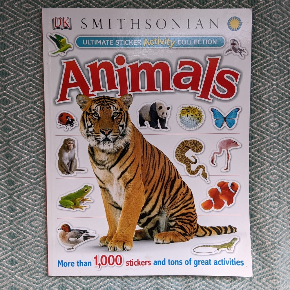 Smithsonian Animals - Ultimate Sticker Activity Collection